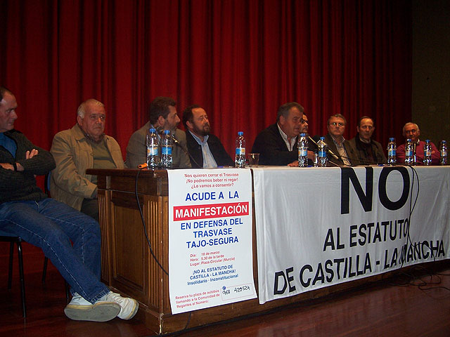 El alcalde de Totana se reúne con más de cien miembros de la Comunidad de Regantes del Trasvase Tajo-Segura de la comarca, Foto 1