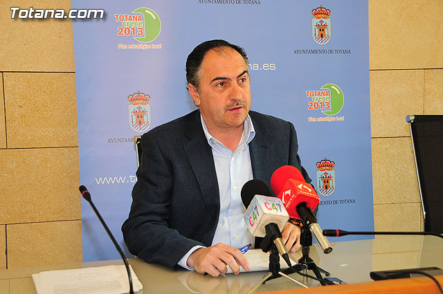 El PP asegura que el concejal socialista José Gómez no tiene legitimidad para opinar sobre la gestión de la piscina, Foto 1