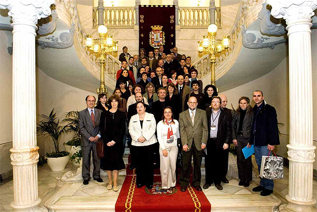 Los participantes en el Symposium sobre la escena teatral romana, de visita en el Palacio Consistorial - 1, Foto 1