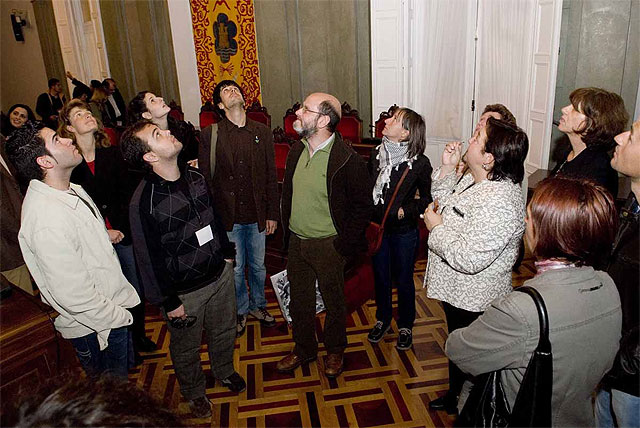 Los participantes en el Symposium sobre la escena teatral romana, de visita en el Palacio Consistorial - 2, Foto 2