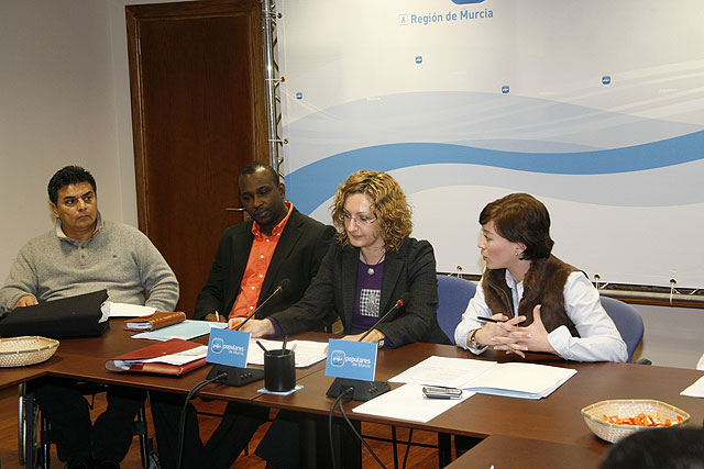 El PP denuncia que el Gobierno socialista reduce en un 30% los fondos para inmigrantes - 1, Foto 1