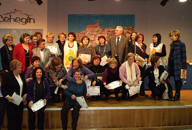 Se presenta una revista, realizada por las asociaciones de mujeres de Cehegín - 1, Foto 1