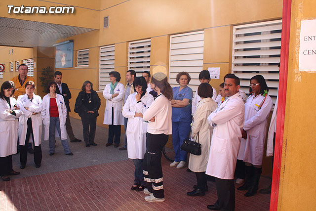 Mdicos de familia murcianos guardan cinco minutos de silencio - 11