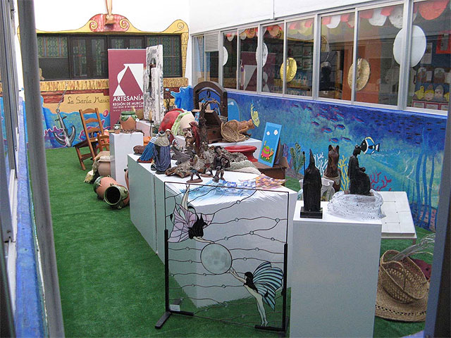 Una exposición muestra a los escolares la artesanía regional - 1, Foto 1