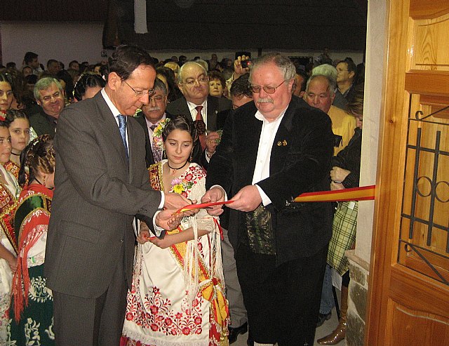 El Alcalde expresa a los socios de la Peña La Crilla su agradecimiento por la labor que realizan en la recuperación de las tradiciones de la Huerta - 1, Foto 1