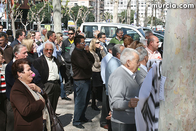 Medio centenar de afectados por la expropiaci�n de los terrenos para el aeropuerto de Corvera se manifiestan - 10