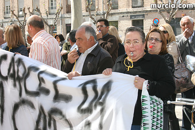 Medio centenar de afectados por la expropiacin de los terrenos para el aeropuerto de Corvera se manifiestan - 2