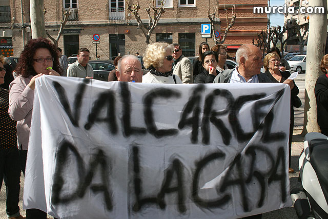 Medio centenar de afectados por la expropiacin de los terrenos para el aeropuerto de Corvera se manifiestan - 5