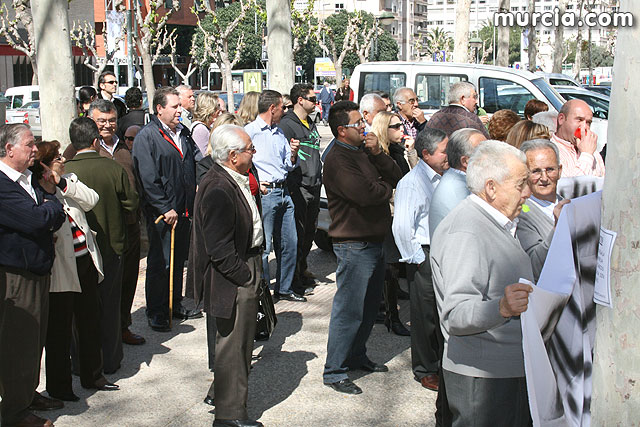 Medio centenar de afectados por la expropiacin de los terrenos para el aeropuerto de Corvera se manifiestan - 7