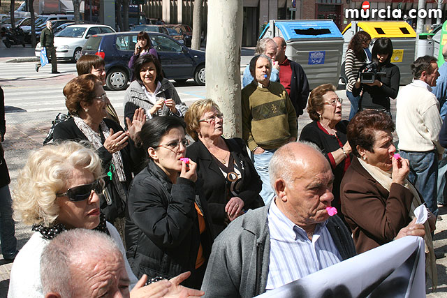Medio centenar de afectados por la expropiacin de los terrenos para el aeropuerto de Corvera se manifiestan - 8