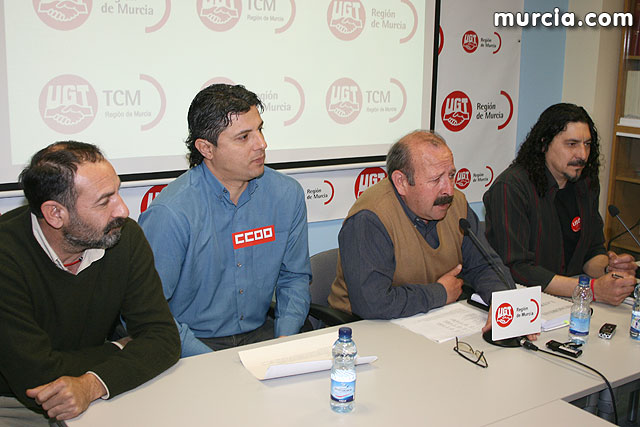 UGT, CCOO y USO anuncian otra huelga de los trabajadores de Latbus 