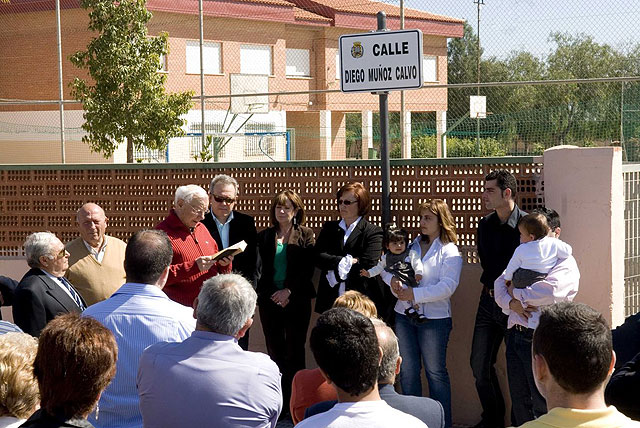 La Barriada San Cristbal El Boho homenajea a su vecino Diego Muñoz Calvo con un calle - 3