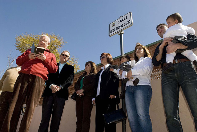 La Barriada San Cristbal El Boho homenajea a su vecino Diego Muñoz Calvo con un calle - 4