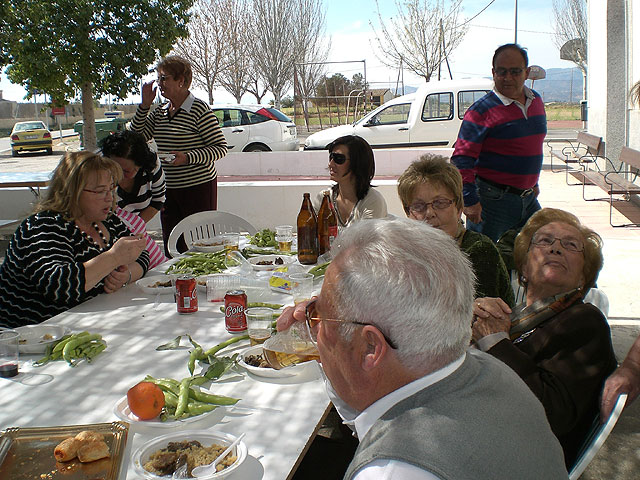 La Asociación de Mujeres Rurales del Raiguero y la de amas de casa realizaron una comida convivencia en la pedanía, Foto 1