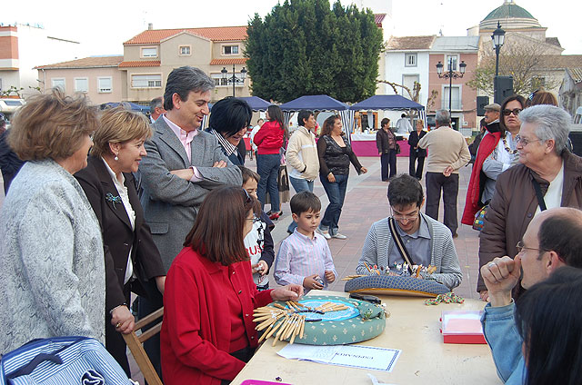 Una nueva concentración de bolilleras muestra al público el arte de tejer - 2, Foto 2