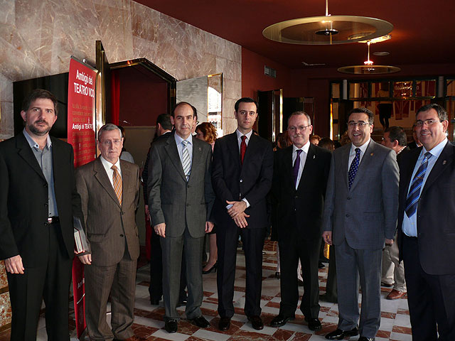 La Hermandad Santa María Magdalena presentó su nueva imagen de San Miguel Arcángel - 1, Foto 1