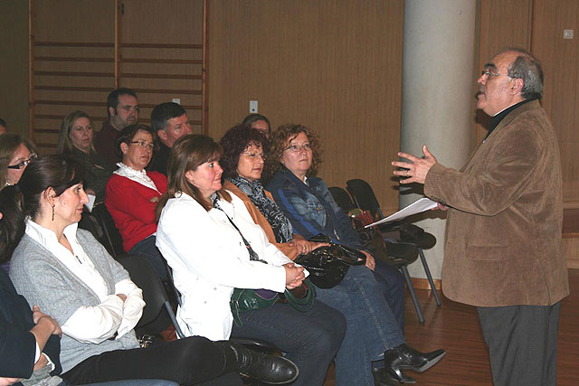 Miguel Cuartero, orientador de familia y colaborador del Teléfono de la Esperanza, impartió la conferencia “Eduacadores, Hoy” - 1, Foto 1