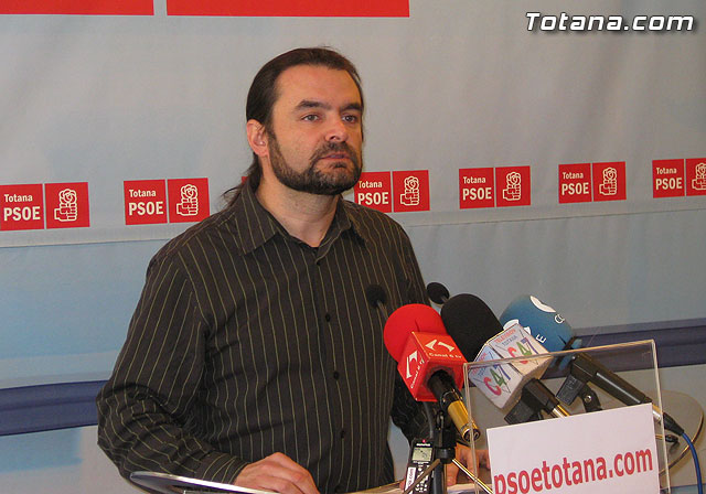 El concejal socialista José Gómez estudia emprender acciones judiciales contra Valverde que le ha acusado en falso, Foto 1