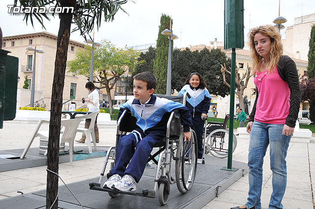 El alcalde anuncia que durante este año se va a invertir casi un millón de euros en obras públicas sin barreras arquitectónicas, Foto 1