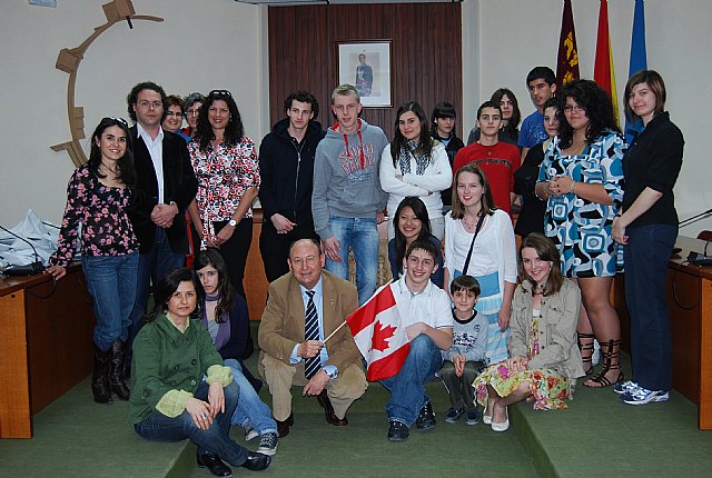 El segundo grupo de alumnos de intercambio de Canadá son recibidos en el Ayuntamiento - 1, Foto 1