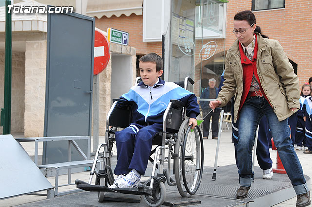 El alcalde anuncia que durante este año se va a invertir casi un milln de euros en obras pblicas sin barreras arquitectnicas - 5