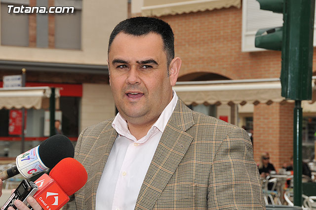 El alcalde anuncia que durante este año se va a invertir casi un milln de euros en obras pblicas sin barreras arquitectnicas - 10