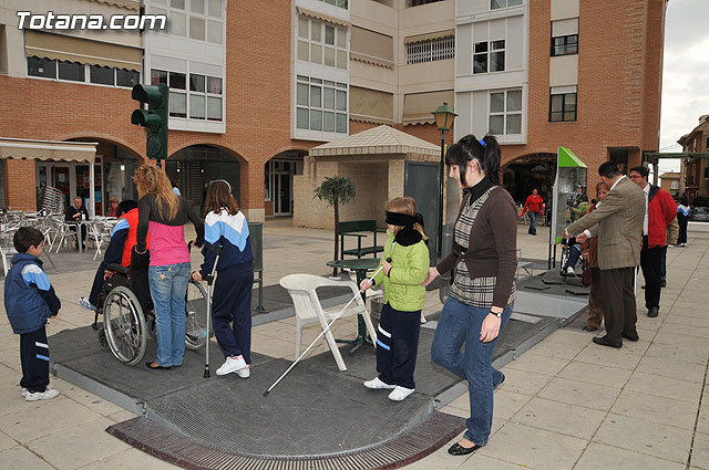 El alcalde anuncia que durante este año se va a invertir casi un milln de euros en obras pblicas sin barreras arquitectnicas - 13