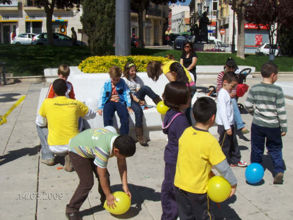 Ms de 150 niños/as se subieron al “Ludobs” el pasado sbado en la Plaza de la Balsa Vieja - 1