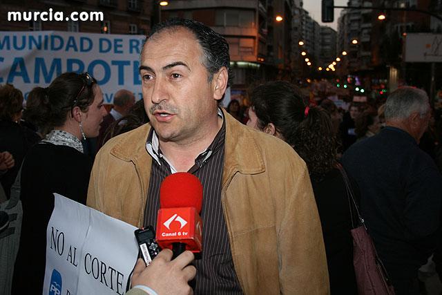 El portavoz del PP señala que el problema del PSOE de Totana es que no puede significarse ni sacar muchas banderas en favor del trasvase Tajo-Segura, Foto 1