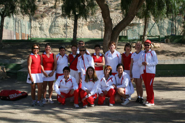 Primera victoria de las tenistas veteranas del municipio - 1, Foto 1