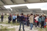 50 alumnos del Instituto nº 6 de Lorca visitan un huerto solar en la Diputación de La Torrecilla