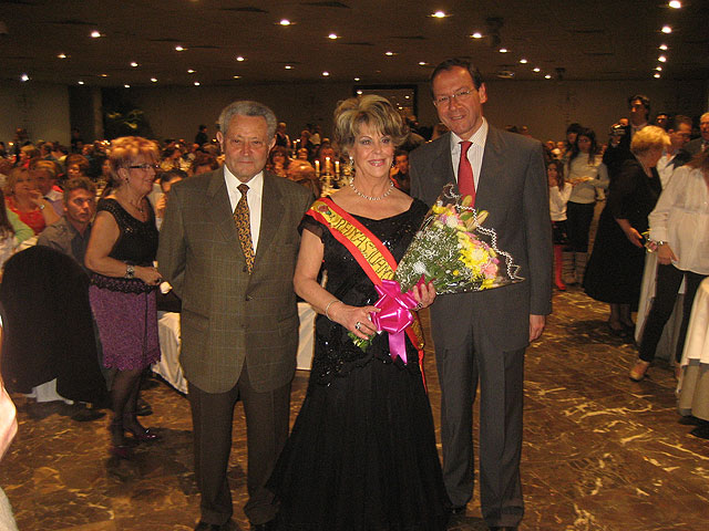El Alcalde “corona” a Pilar Olmos, del centro Santa Eulalia-San Juan, como Reina de los Mayores 2009 - 1