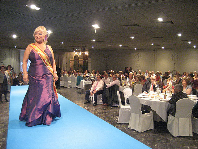 El Alcalde “corona” a Pilar Olmos, del centro Santa Eulalia-San Juan, como Reina de los Mayores 2009 - 4