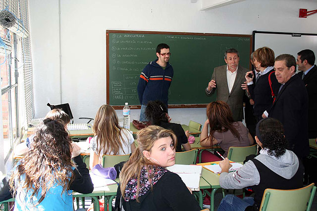 El director general de Formación Profesional y Educación de Personas Adultas, Joaquín Buendía, visitó Alcantarilla - 5, Foto 5