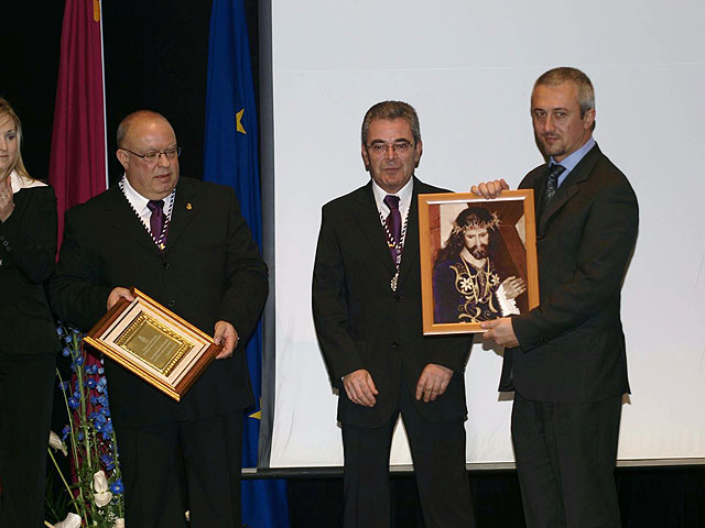 La Real Hermandad de Ntro. Padre Jesús Nazareno celebró su tercer centenario y anunció la aceptación de Su Majestad el Rey como Hermano Mayor Honorario - 5, Foto 5