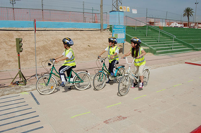 Los escolares torreños se suben a sus bicis para aprender educación vial - 3, Foto 3