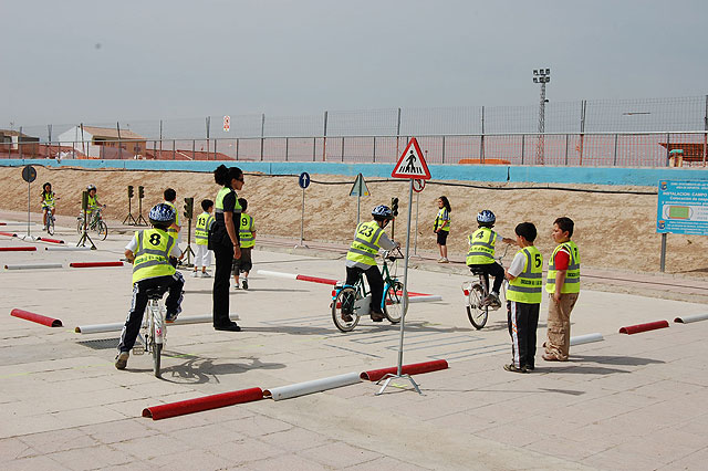 Los escolares torreños se suben a sus bicis para aprender educación vial - 4, Foto 4