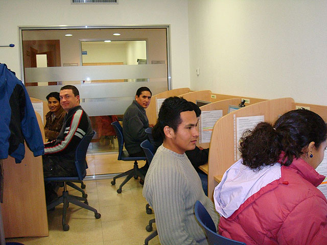 La velocidad de conexión a Internet de las aulas de informática distribuidas por la localidad a través del proyecto “RAITOTANA” se ha multiplicado por ocho, Foto 2