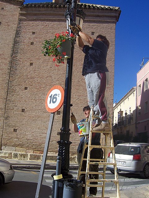 El ayuntamiento pone a punto las principales calles y plazas del casco urbano, Foto 5