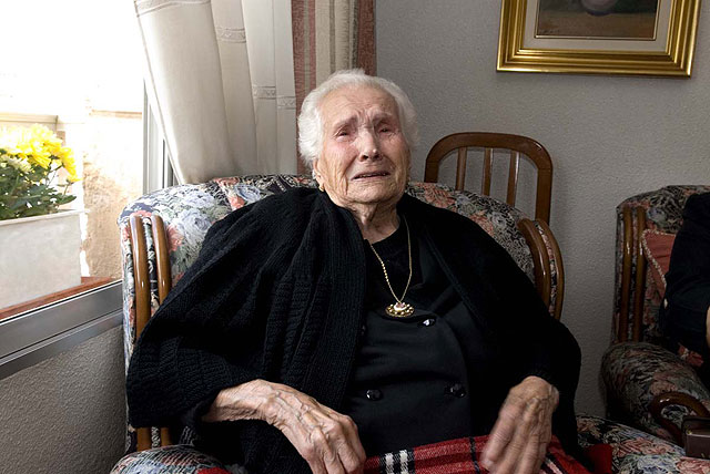 La concejala de la Mujer felicitó ayer en nombre del Ayuntamiento a Josefa Belchí, una vecina de Cartagena que cumplía 103 años - 1, Foto 1