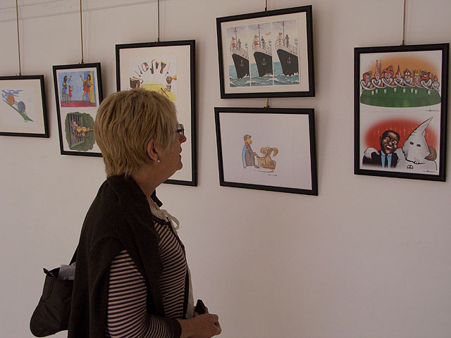 Más de 240 ilustraciones llegadas desde los cinco continentes lucharán por hacerse con uno de los premios del IV Concurso Internacional de Humor Gráfico de ‘Santomera 2009’ - 1, Foto 1