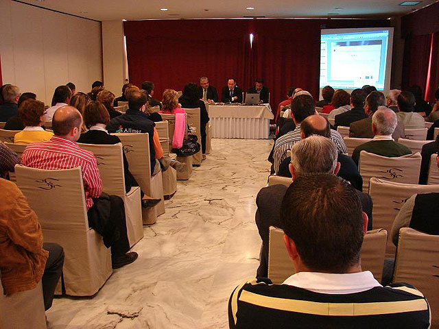 Un centenar de personas participan en la primera jornada para dar a conocer el Programa de Desarrollo Rural 2007/13, que se celebra en Lorca - 2, Foto 2
