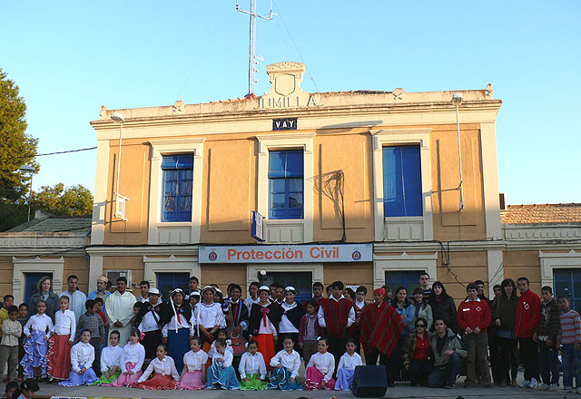 Cientos de personas participaron y asistieron al II Encuentro Intercultural celebrado en Jumilla - 1, Foto 1