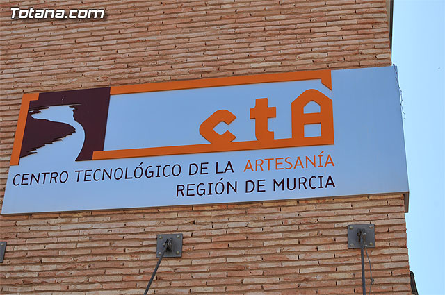 Autoridades municipales visitan el Centro Tecnolgico de la Artesana con motivo del dcimo aniversario de esta sede regional - 3