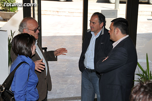 Autoridades municipales visitan el Centro Tecnolgico de la Artesana con motivo del dcimo aniversario de esta sede regional - 5