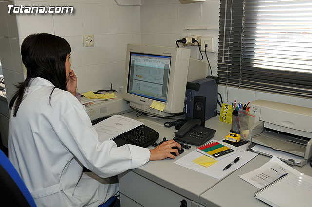 Autoridades municipales visitan el Centro Tecnolgico de la Artesana con motivo del dcimo aniversario de esta sede regional - 7