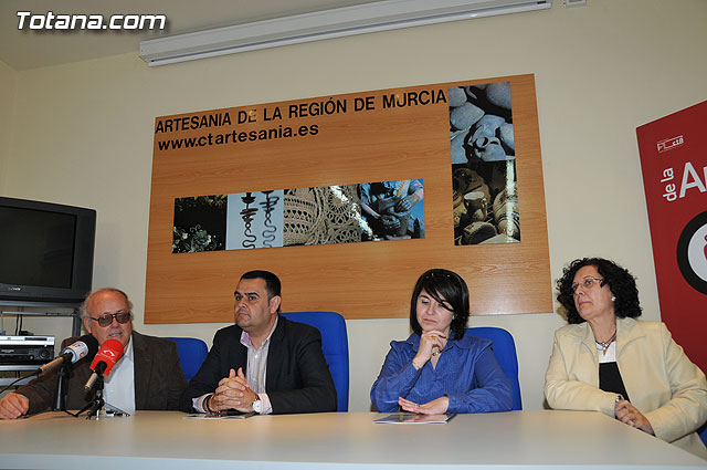 Autoridades municipales visitan el Centro Tecnolgico de la Artesana con motivo del dcimo aniversario de esta sede regional - 19