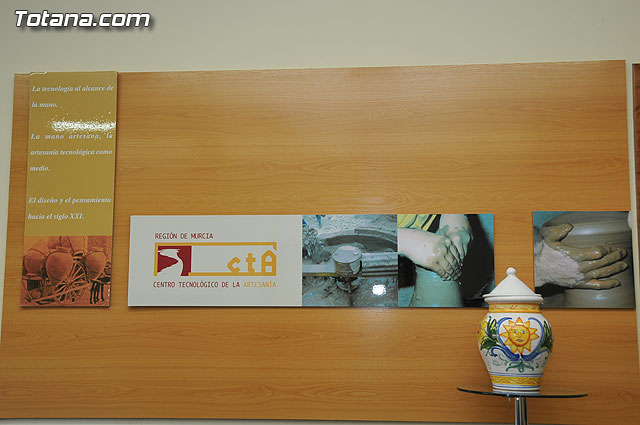 Autoridades municipales visitan el Centro Tecnolgico de la Artesana con motivo del dcimo aniversario de esta sede regional - 25