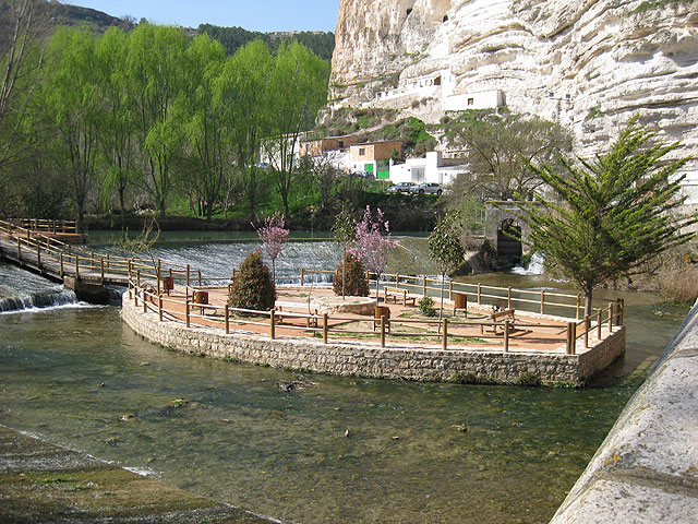 La Asociacin de Amas de Casa y Usuarios 