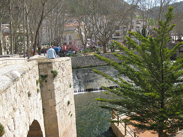 La Asociacin de Amas de Casa y Usuarios 